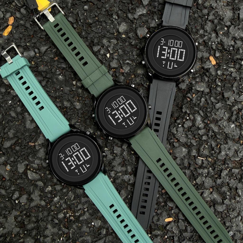 Outdoor Sport Digital Watch For Men Waterproof Large Screen Countdown Alarm Wrist Watch Silicone Band Student Electronic Clock