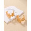 Exaggerated Geometric-shaped Metal Earrings with A Fashionable Retro Vibe, Cool Style, and Pearl Accessories.