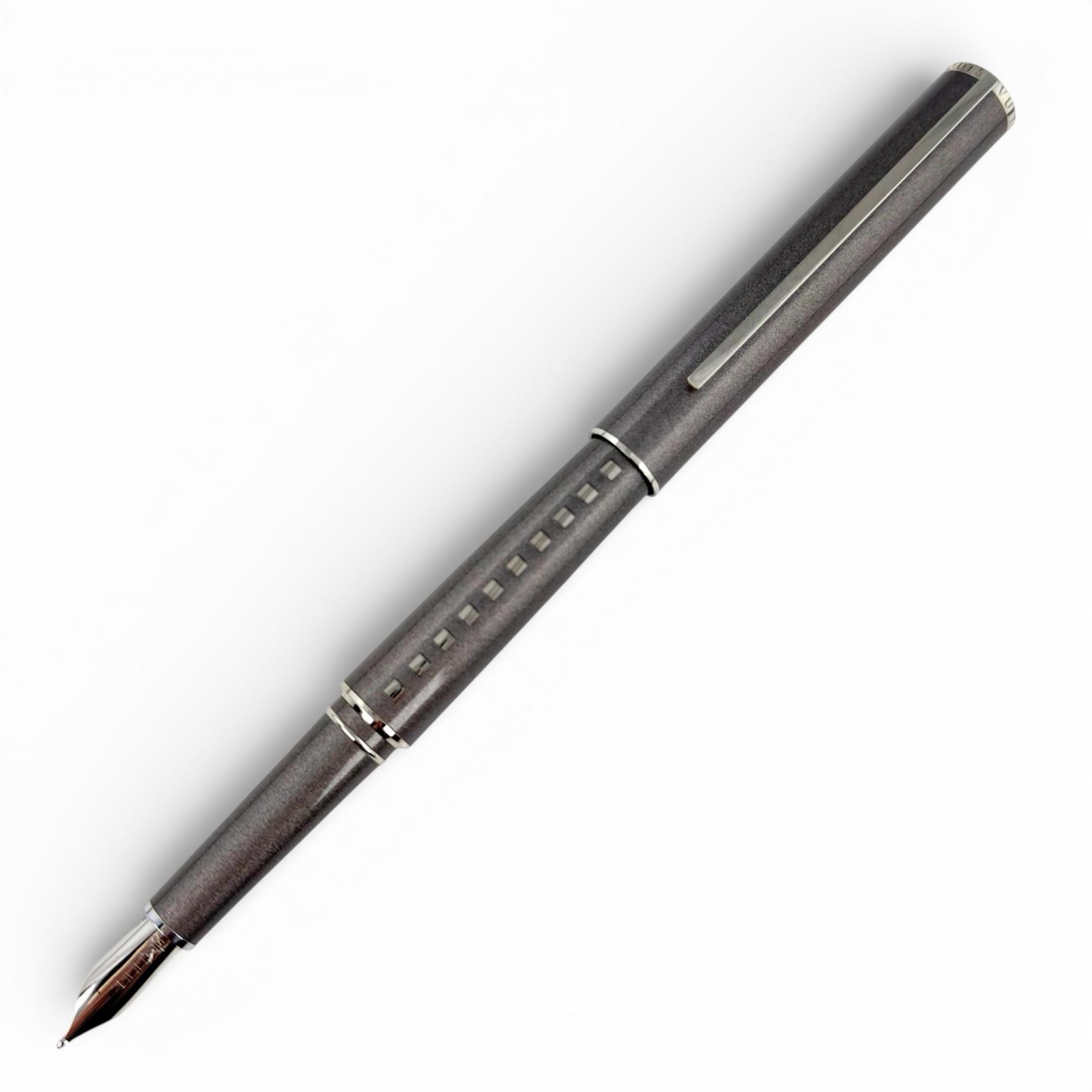 

Great LOUIS VUITTON fountain pen Jetligne Metallic gray 18K mens N79258 Used