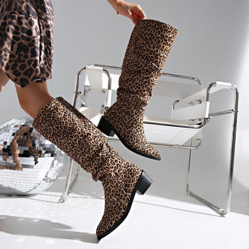 Large Size Ankle Boots for Women in Autumn and Winter, New Style, European Leopard Print, Pointed Toe, Tall Boots with Pleated and Layered Design.
