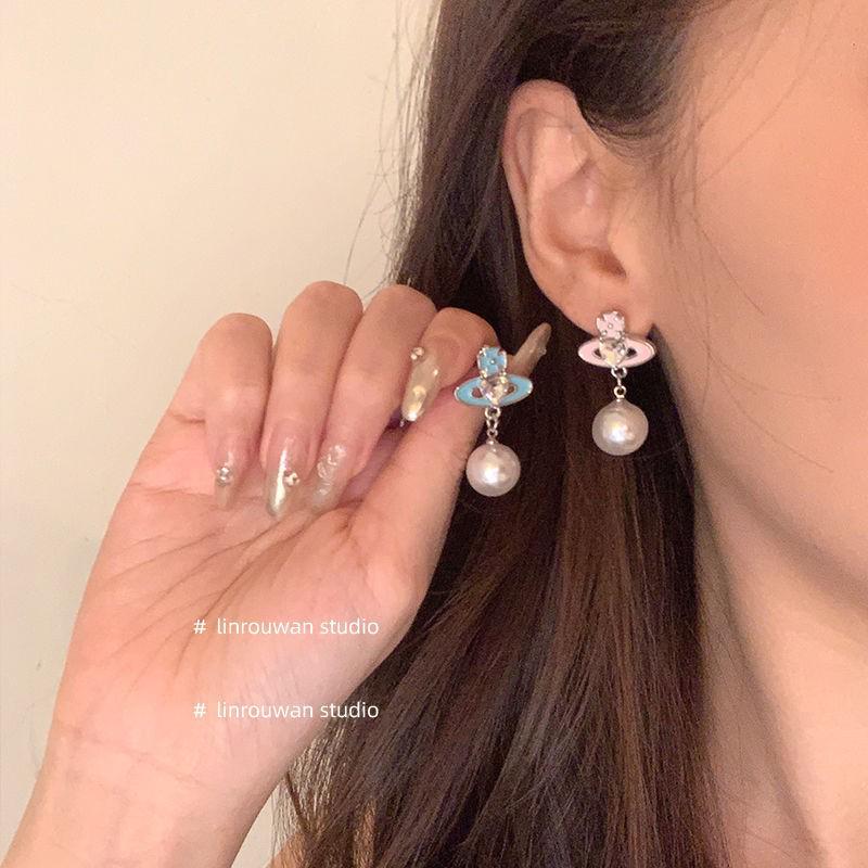 2023 High-End French Pearl Earrings: Light Luxury, Unique Design for Women