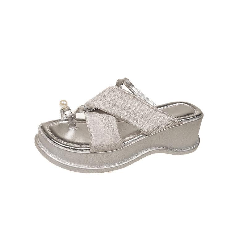 

2025 лето новая модная верхняя одежда с закрытым носком крутые шлепанцы сказочный стиль жемчужный ремешок крест-накрест шлепанцы на платформе-маффин женские 40 серебряный