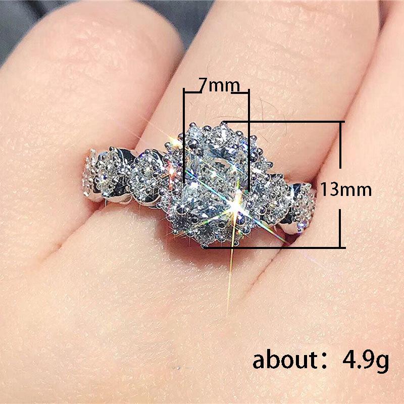 Cao Shiruili Flower-Shaped Ring: Zircon Diamond Ladies' Engagement Ring