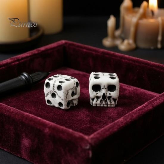 Dark Atmosphere Game Prop Skull Dice for Adults, Gothic Resin Shaped Halloween Desktop Ornament 6 Sided Entertainment, Party Favors Skeleton