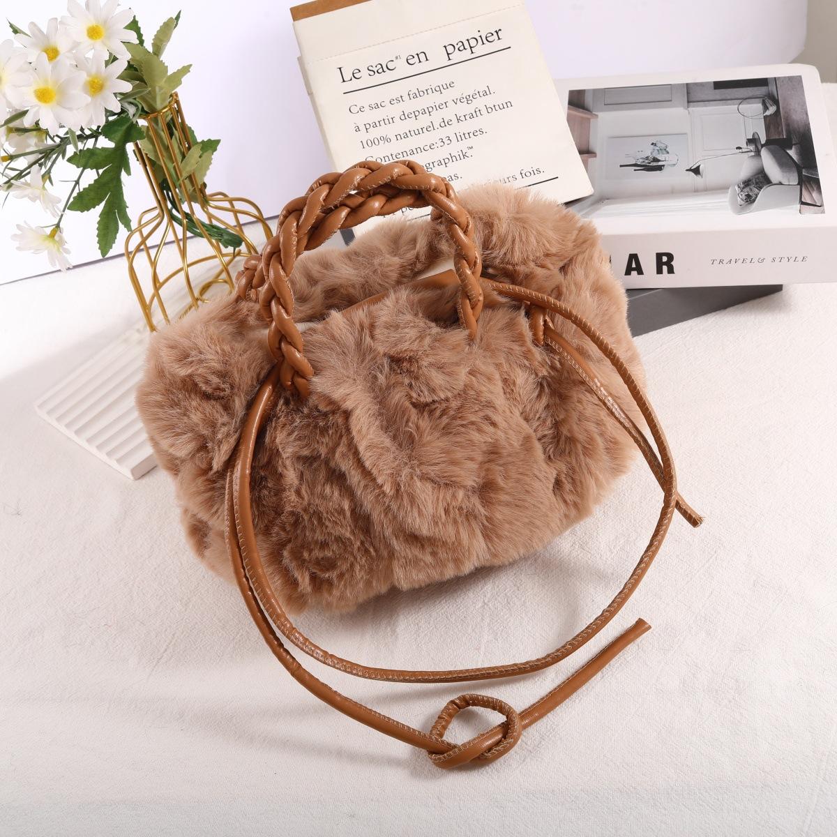

Autumn and winter new high-end pumpkin plush bag fashionable cloud bag versatile portable pleated bag коричневий