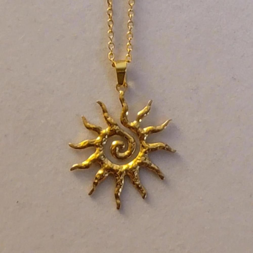 

Powerful Celestial Gold Color Stainless Steel Hammered Sun Spiral Rays Pendant Necklace for Woman Men Collar Chain Jewelry Gifts
