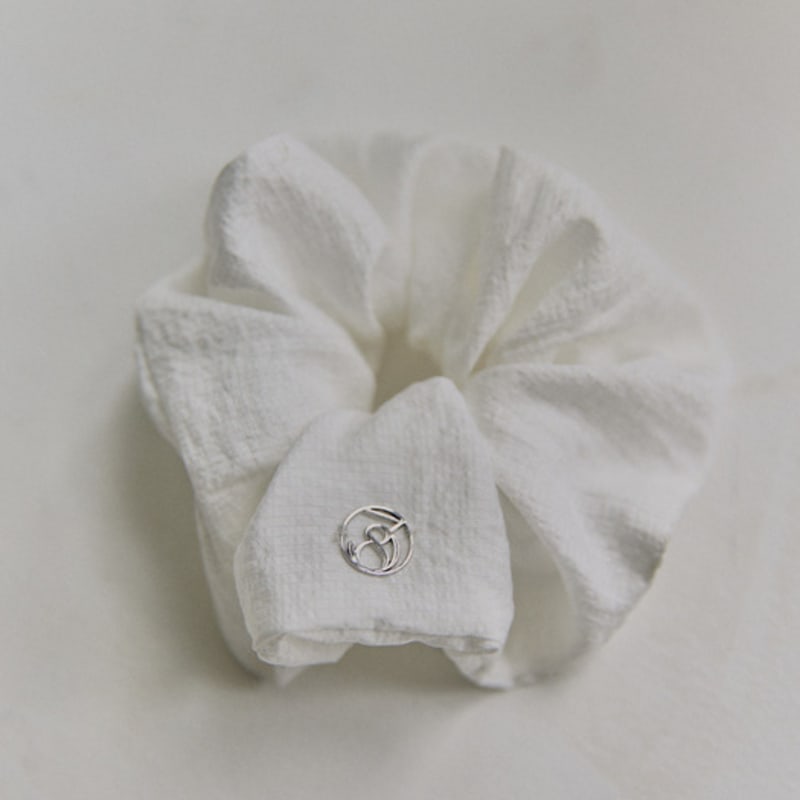 38comeoncommon Weiches Falten-Scrunchie (Weiß)