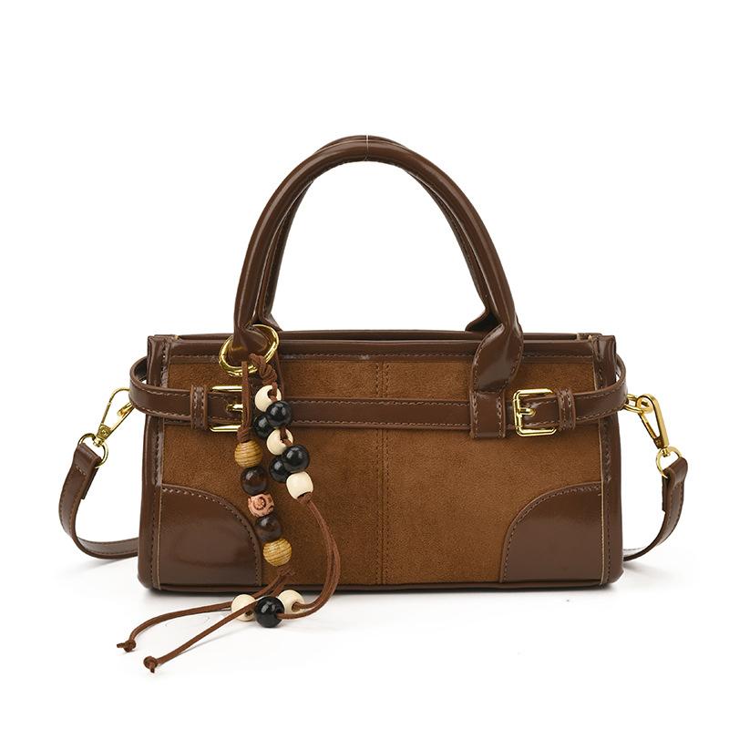 Retro matte small bag women's 2025 new versatile messenger bag autumn and winter popular handbag going out small bag