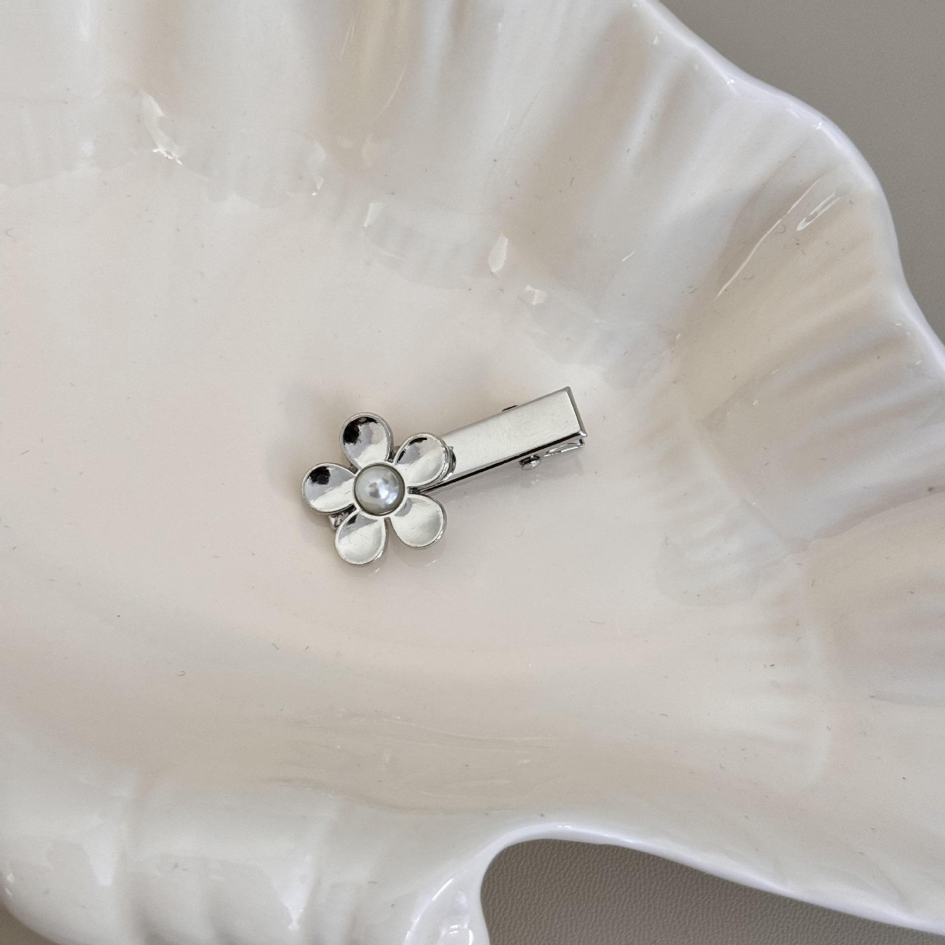 

Милая серебристая система металлический маленький цветок заколка для волос женская темпераментная заколка для челки сбоку изящная боковая заколка аксессуары для волос