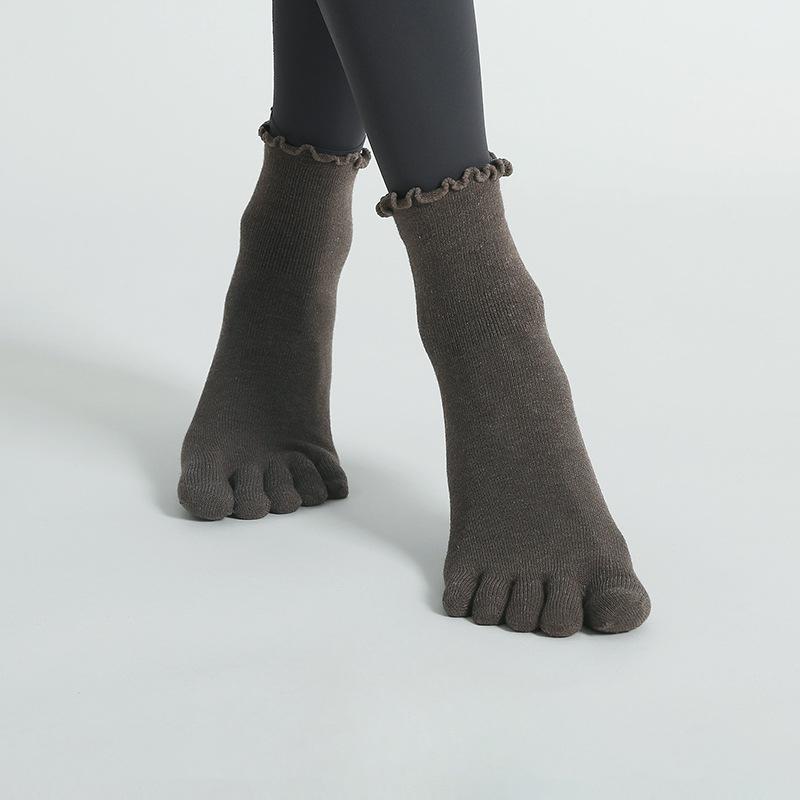 

Женские весенне-осенние профессиональные спортивные носки с пятью пальцами для йоги, фитнеса, пилатеса, для занятий в помещении, с нескользящей подошвой 1 pair кофейный