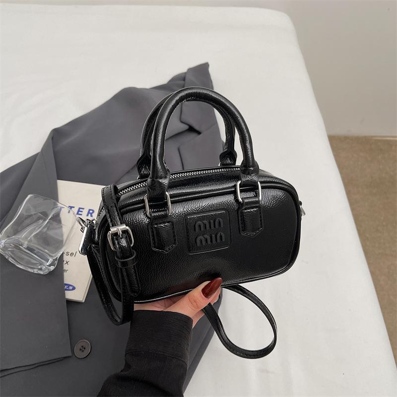Niche casual messenger bag new fashion shoulder bag feeling hand carry bowling women's bag handbag bag