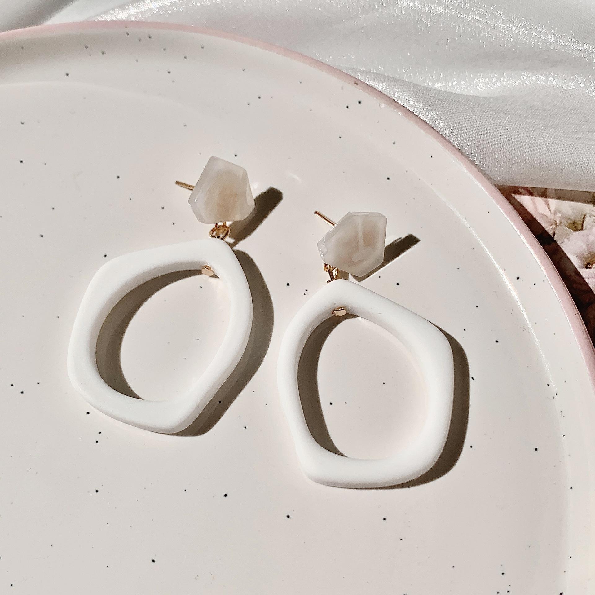 S925 silver needle, the same earrings as Anna Dongdaemun, South Korea, ancient geometric acrylic stud earrings and earclips.