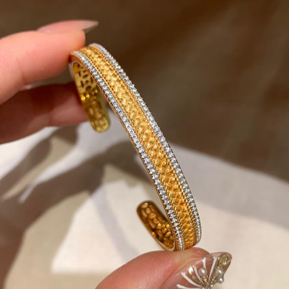 

Vintage Gold Plated Diamond Flower Filigree Bracelet Chinese Style Woven Wheat Buckle Bangle for Women