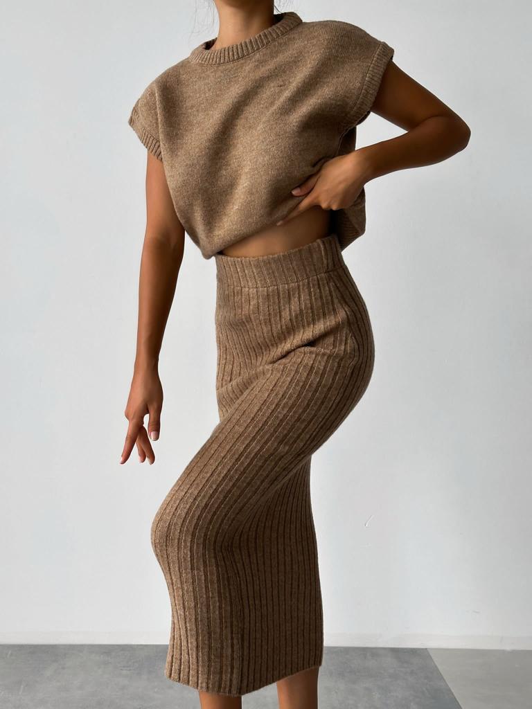 2024 Women's Fashion Sweater Set: Sleeveless Pullover Top & Slim Fit Long Skirt