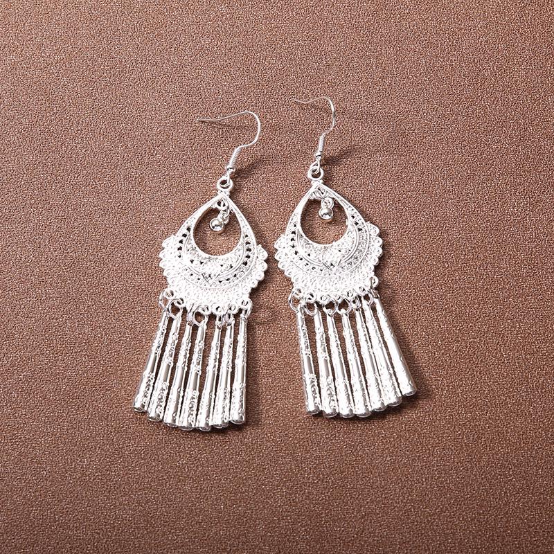 Etnické náušnice s třásněmi z imitace stříbra Miao ve tvaru listů
