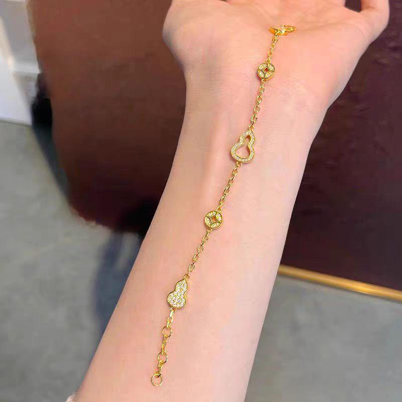 Gold-Finish Diamond Gourd Coin Bracelet: Elegant Luxury Design for Women - Perfect Gift