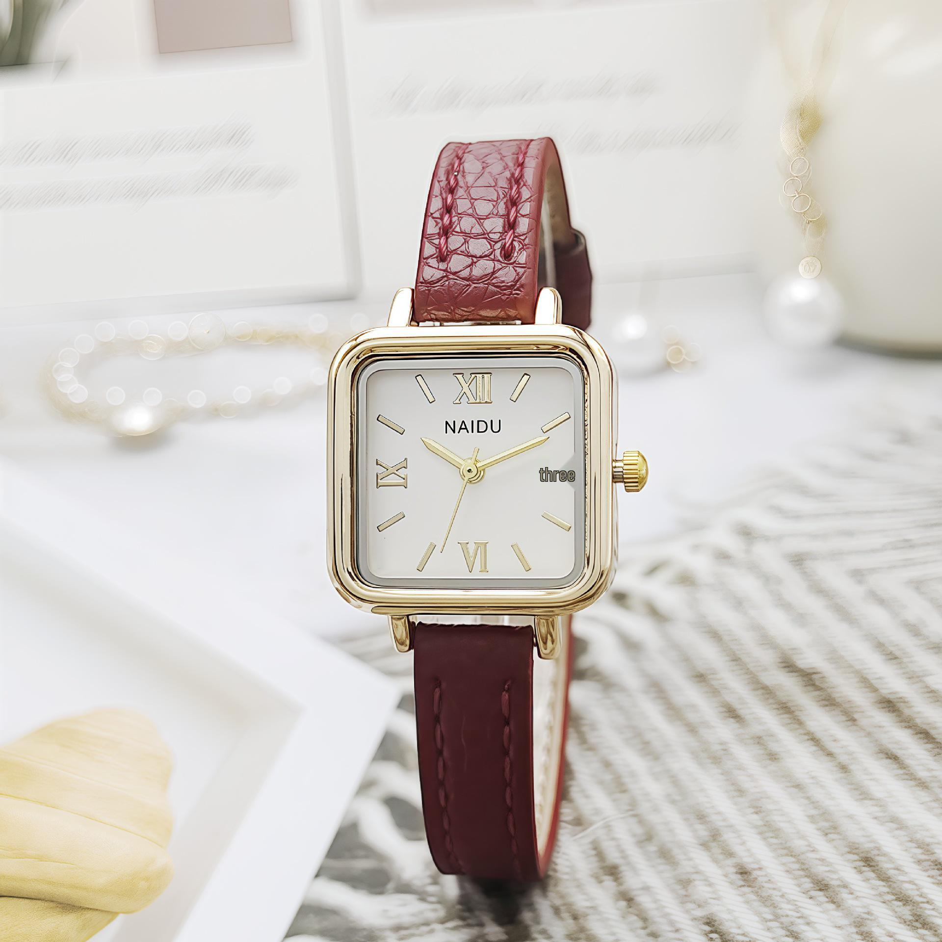 

Trendy Square Leather Strap Women s Watch - Korean Style Luxury Quartz красный