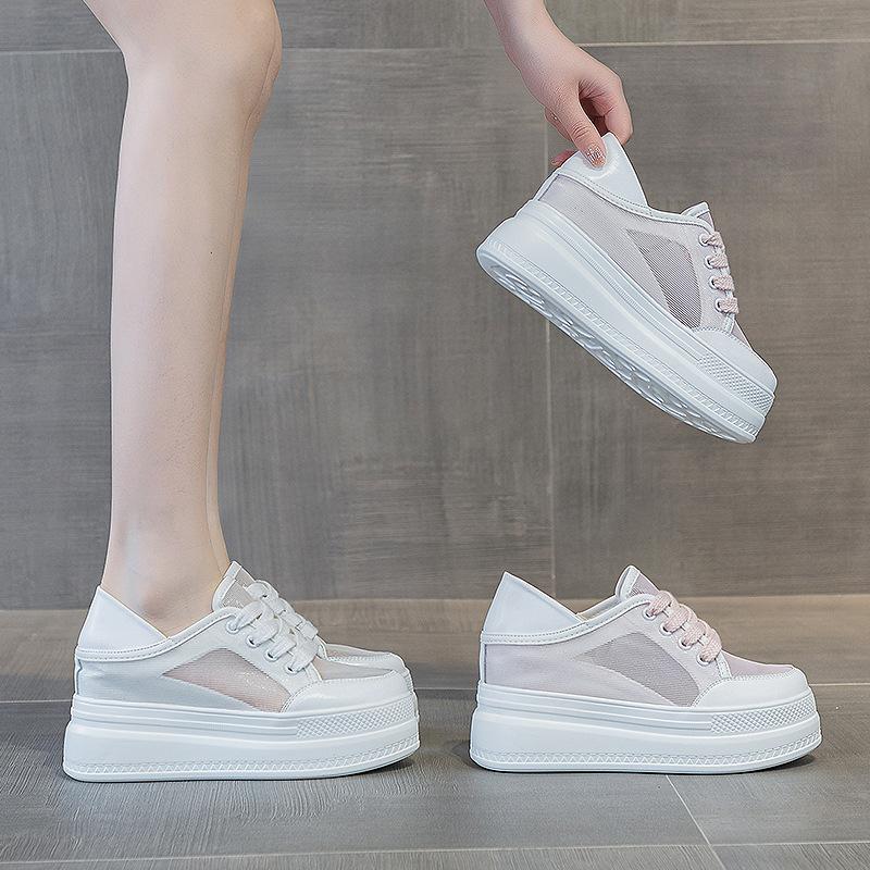 Kleine weiße Schuhe Damen 2025 Sommer neu dicksohliger innerer Höhenanstieg von 8 cm kleine lässige Netzschuhe atmungsaktiv und vielseitig