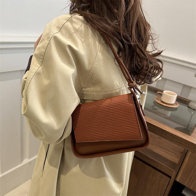 Pu Material Elegant Square Tote Bag For Women Ideal For Use Everyday