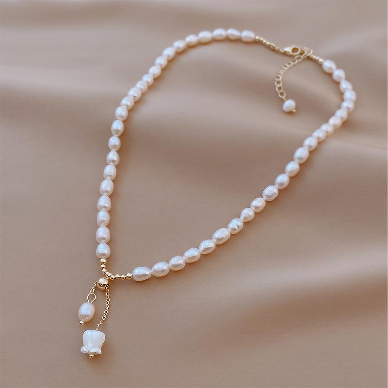 

Freshwater Pearl Rose Necklace with Lily of the Valley Pendant - Korean Fashion Retro Clavicle Chain for Women