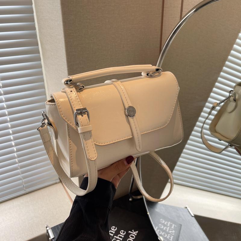 Fashion Sliver Damen Umhängetaschen PU Leder Klappendesign Tote Kleine quadratische Packung Trendy Vielseitige Lady Schultertasche