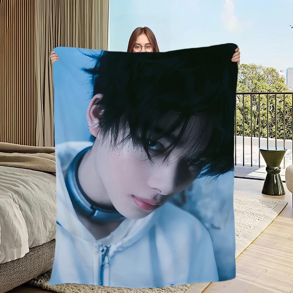 Coperta Plaid Peluche Calda e Accogliente per Divano Soggiorno Ufficio Camera da Letto Regalo da Viaggio Flanella Cantante Idolo Band ENHYPEN