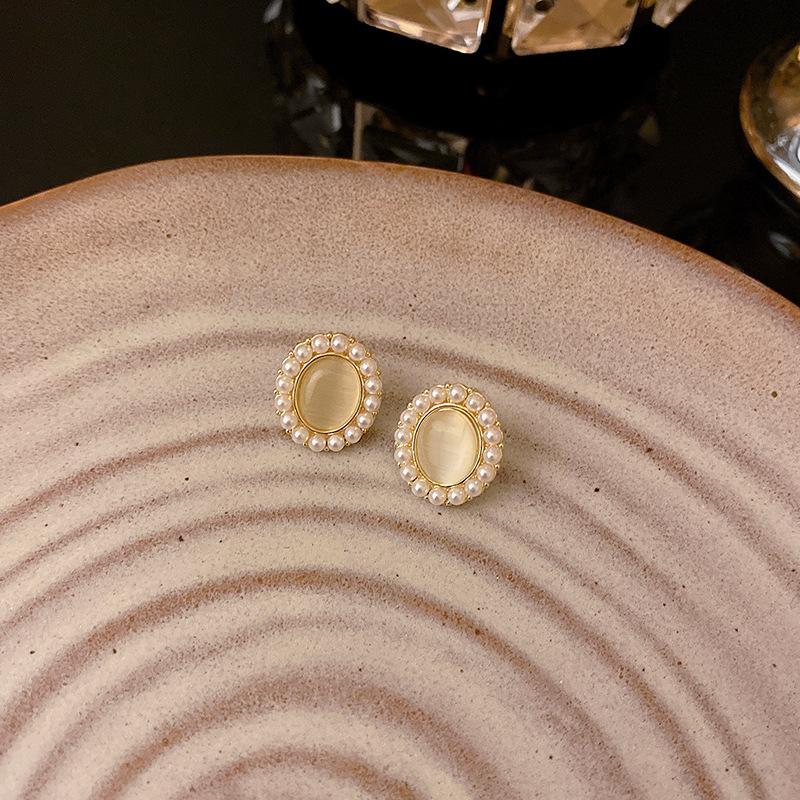 French Retro Opal Pearl Earrings Women's Niche Design Stud Earrings 2025 New Ear Jewelry