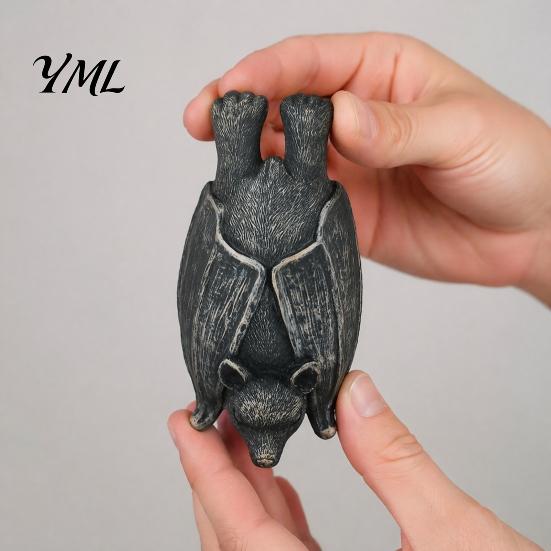Waterproof Statue Halloween Bat Figurine, Resin Hanging Sculpture, Gothic Upside Garden Fence Accessory Down for Outdoor Tree Yard Decor Scary