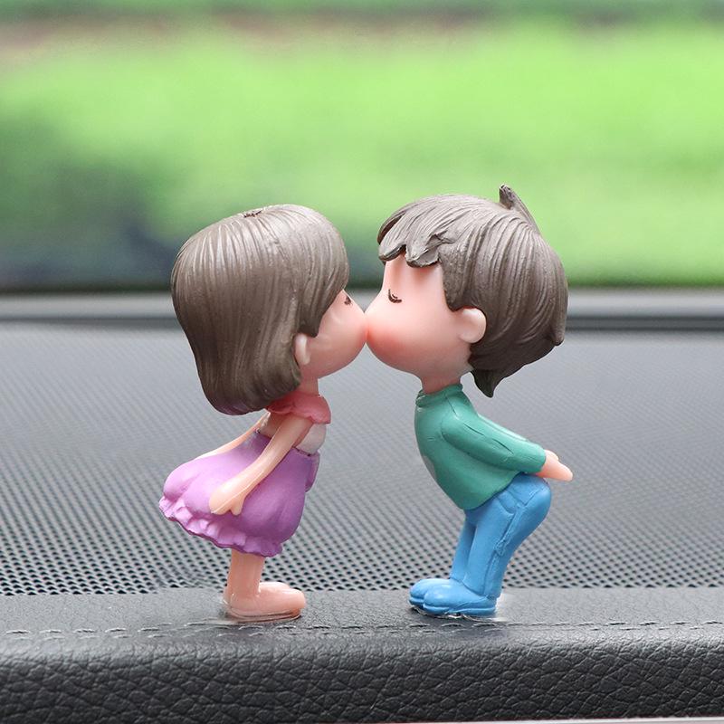 Cute Kissing Couple Dolls: Electric Car Interior Ornaments