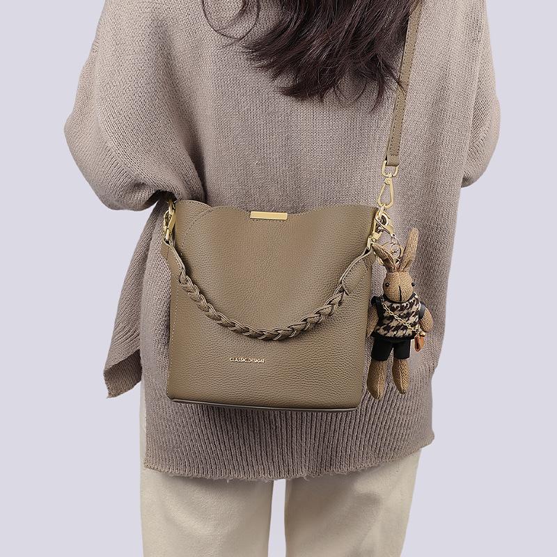 Retro Messenger Bag, High-End Portable Bucket Bag, Fashionable And Exquisite, Versatile Shoulder Messenger Bag, Large Capacity Women