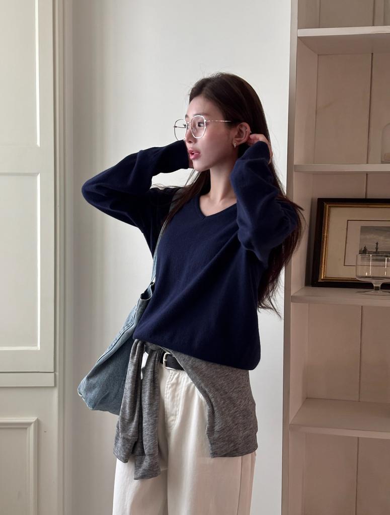 Ebeule Fine Wool V-Neck Knit Navy