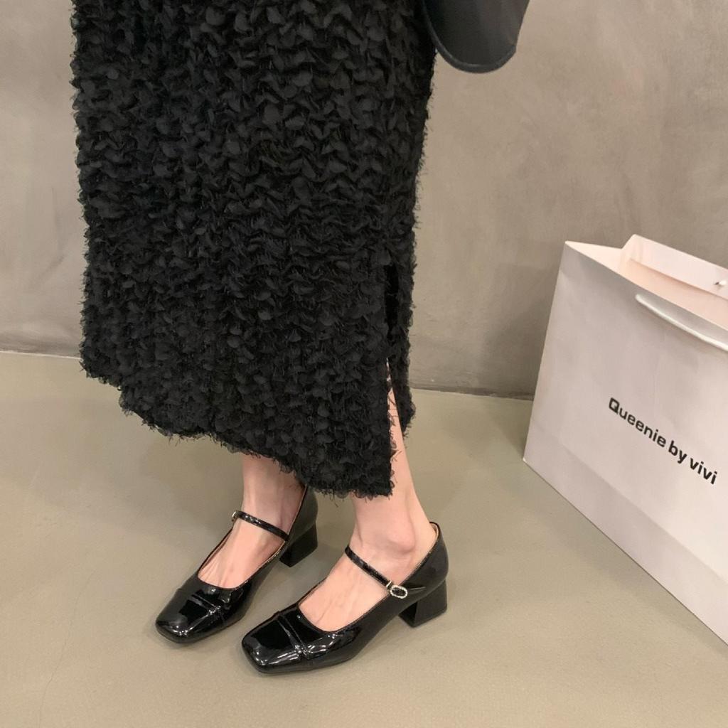 Sommer neue Modelle mit roten High Heels Abendschuhe Einzelne Schuhe Damenschuhe 2025 silberner Rock dicker Absatz Mary Jane