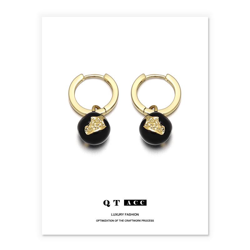 

18K Gold-Plated Brass Retro Fashion Oil Drop Ear Cuffs - Exquisite, Versatile, High-End European & American Style Earrings.