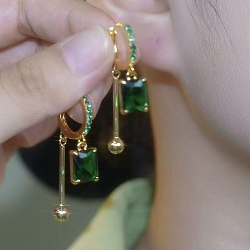

Sophisticated Square Amethyst Ear Cuffs Minimalist Elegant Earrings For Women Fashion Jewelry Gift зелений