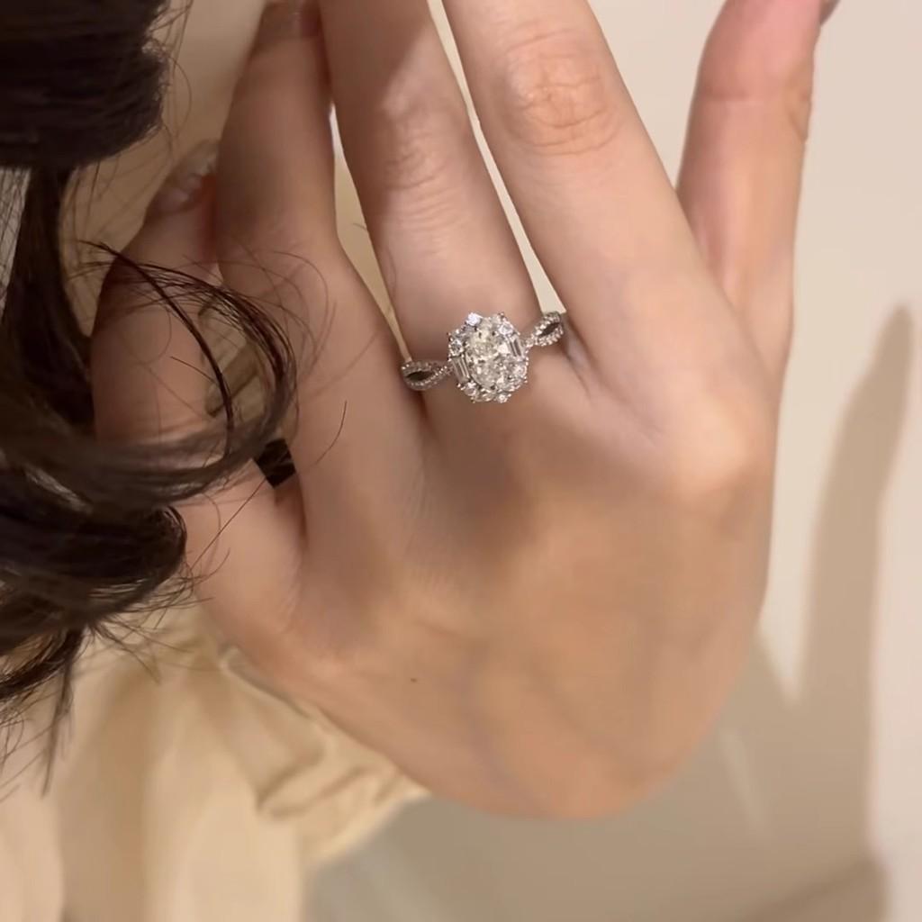 Elegant Oval Zircon Starburst Metal Ring For Women With Unique Vintage Design