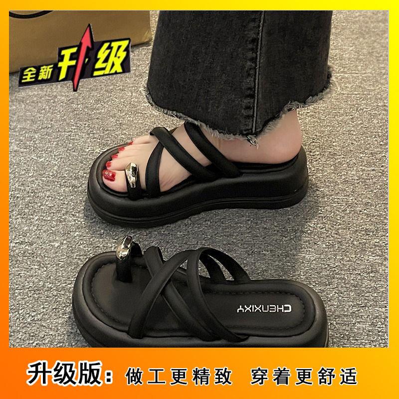 Ins super fire versatile beach shoes women's summer 2025 new outer wear thick sole heightening Internet celebrity niche set toe