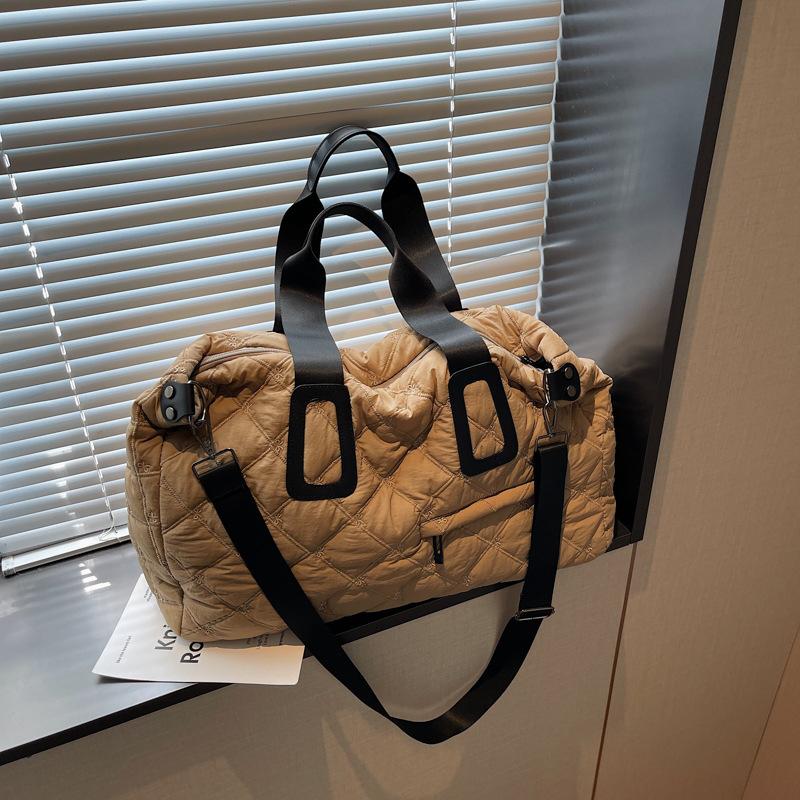 High Appearance Level, Simple and Fashionable, Large-capacity Quilted Sports and Fitness Bag, Casual and Trendy Handbag