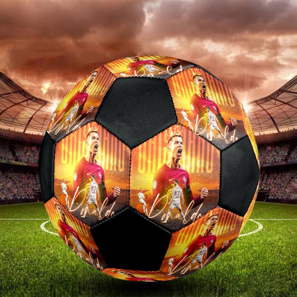 1 PZ Cristiano Ronaldo Dimensione del bordo 5 pallone da calcio PrahaPallone da calcio indoor Colorato Per tutte le età Cucito a macchina PVC Pronto per la competizione Resistente Alto rimbalzo