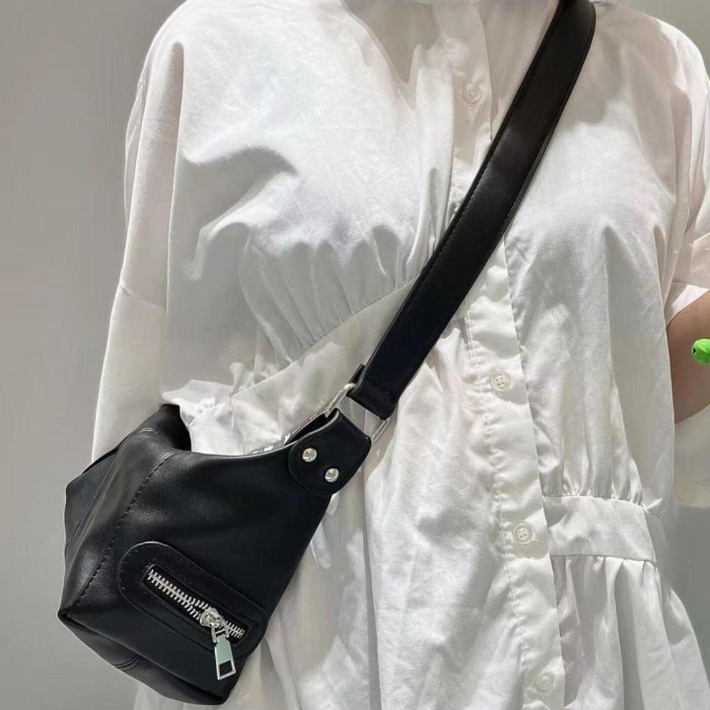 Gothic Y2K Underarm Bag Harajuku Punk Crossbody Bag Temperament PU Shoulder Bag  Portable