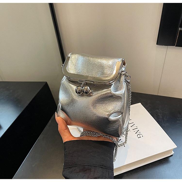 Advanced Texture Silver Crossbody Bag 2026 New Versatile Chain Shoulder Bag Mobile Phe Bag Fashiable Mini Women's Small Bag