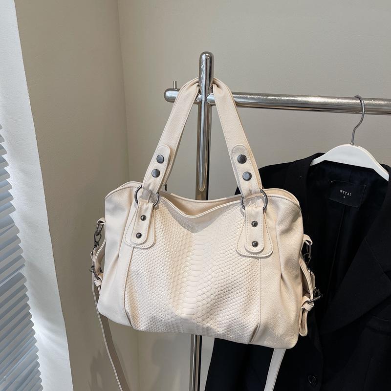 Retro European & American Shoulder Bag: Versatile, Stylish, Casual Handbag for Everyday Commute