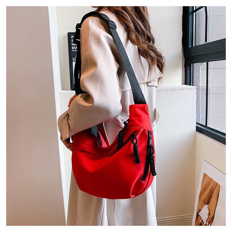 Borsa Tote Stile Neutro con Tracolla per Trasportare Attrezzatura Fitness, Nuova Mini Borsa a Mano Stile Street con Tracolla