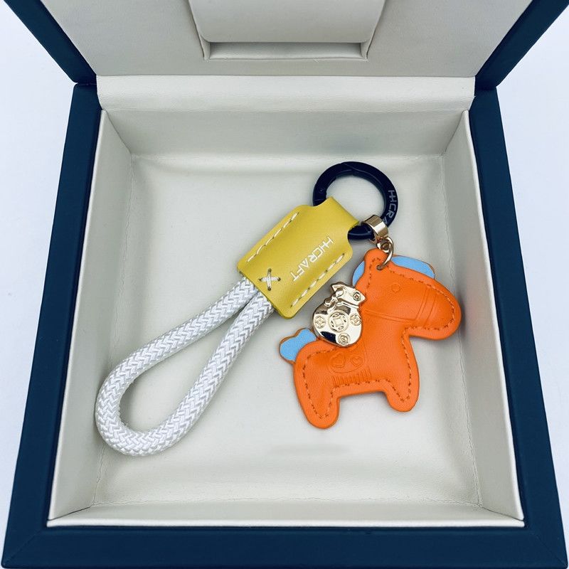 Handmade Leather Car Key Chain Pendant, Exquisite and Simple, Personalized Key Chain Rope for Men and Women