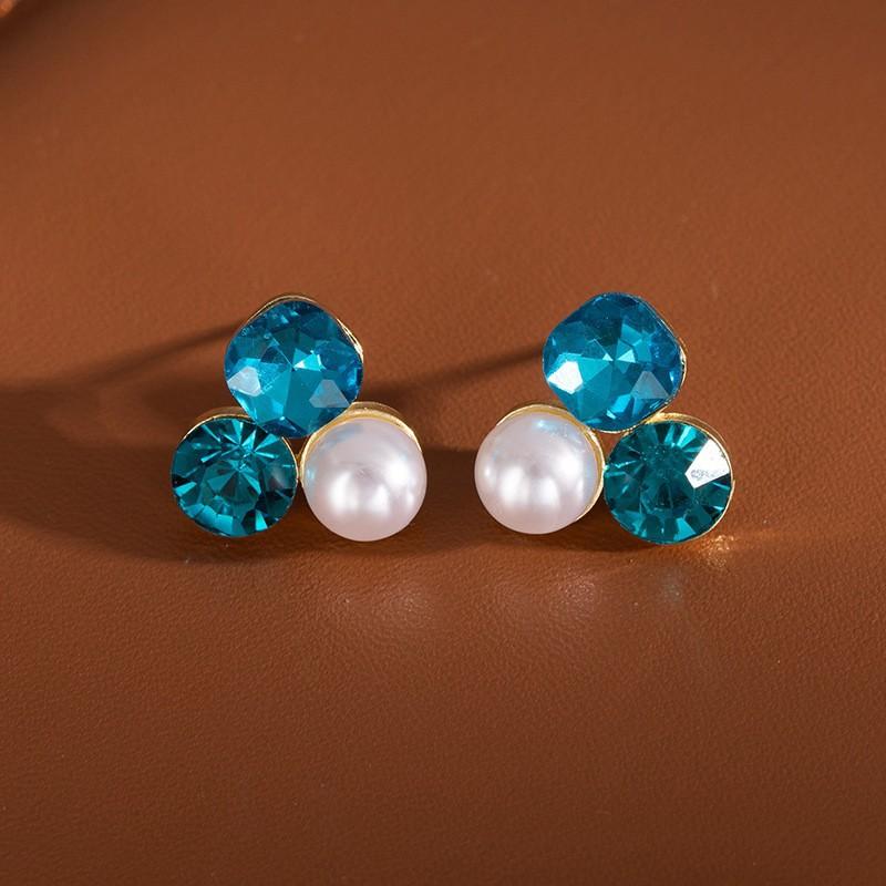 Fresh Temperament Pearl Crystal Sugar Cube Stud Earrings Light Luxury Gentle Niche Design Versatile Fashion Earrings