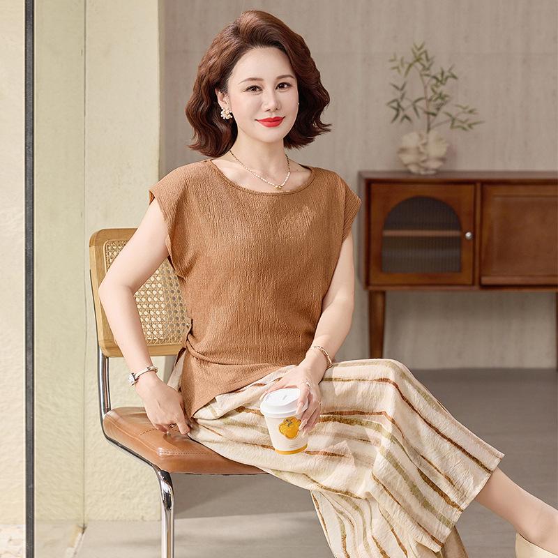 Mom's 2026 Summer Short Sleeve Top & Wide-Leg Pants Set for Middle-Aged Women