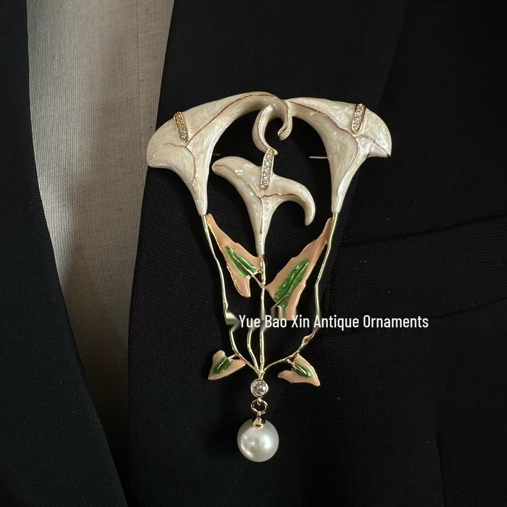 Retro Western Enamel Brooch: Drip Oil Lapel Pin for Suits and Coats