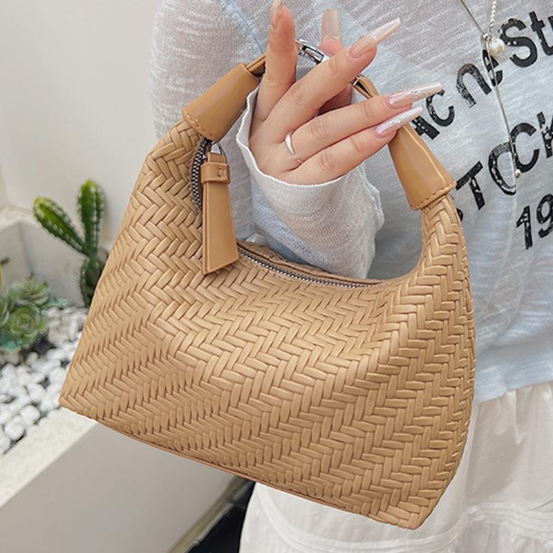 French Niche Woven Pattern Handbag Women's 2025 Spring and Summer Simple and Elegant Dumpling Bag Commuter Texture Messenger Bag