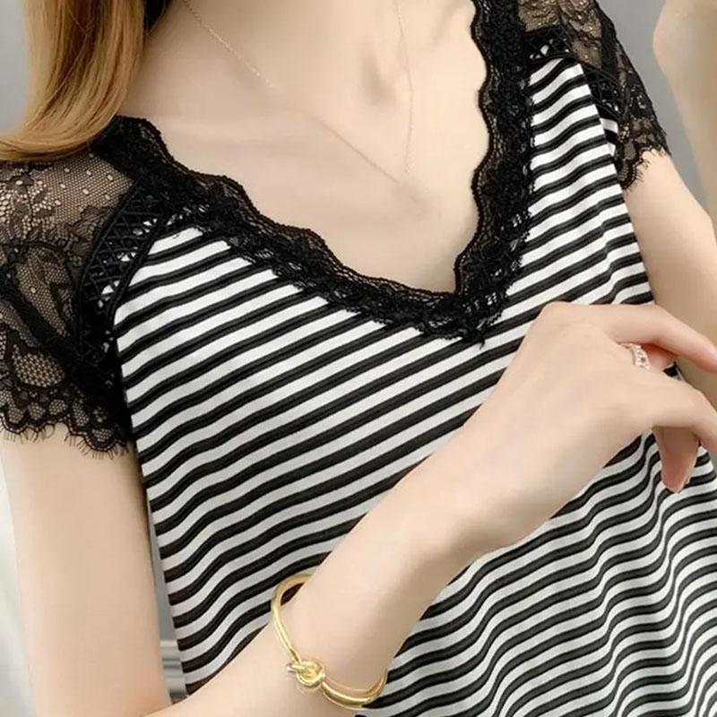 Oversize Vest Women Undershirt Sleeveless Vintage Loose Lace Skeleton Vest Casual V-Neck Suspenders Vest Shawl