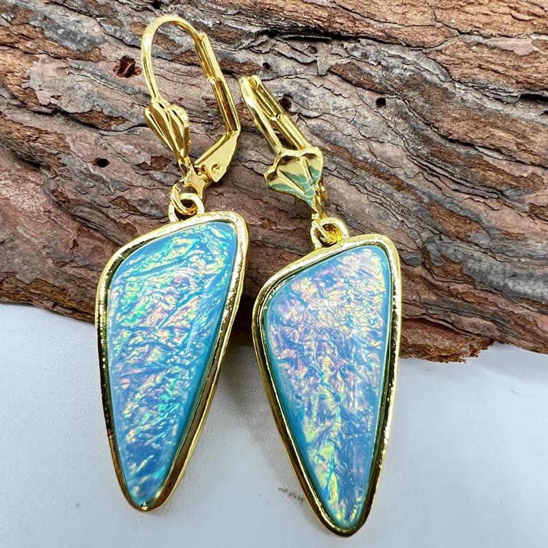 Exquisite Triangle Inlay Opal Earrings for Women Fashion Gold Colors Metal Carving Dangle Earrings Jewelry