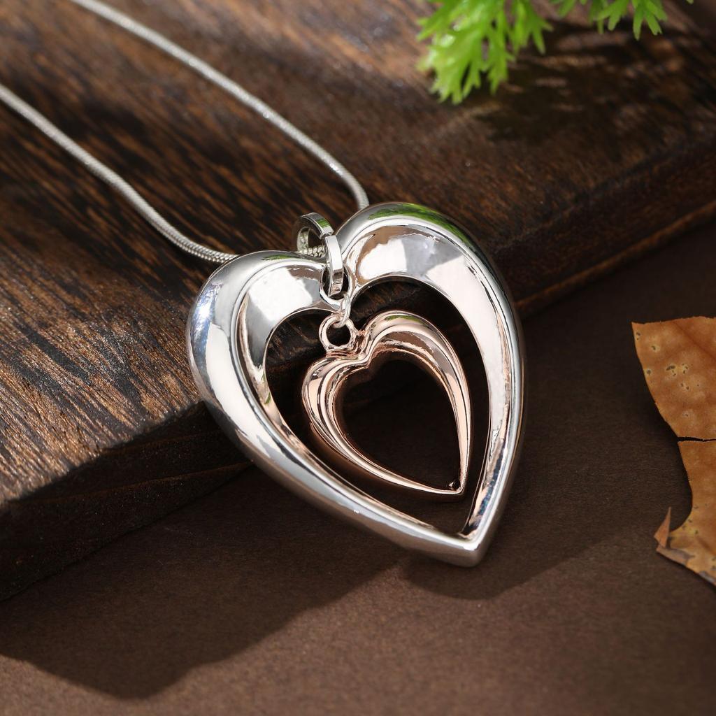New hollow two-color love snake bone chain pendant, women's fashion high-end glossy heart-shaped neck chain